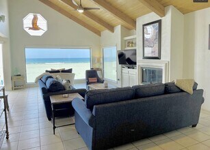 4025 Ocean Dr in Oxnard, CA - Foto de edificio - Building Photo