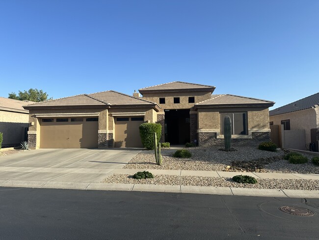 2121 W Eagle Feather Rd