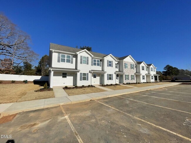 1012 Peony Ln in Youngsville, NC - Building Photo - Building Photo