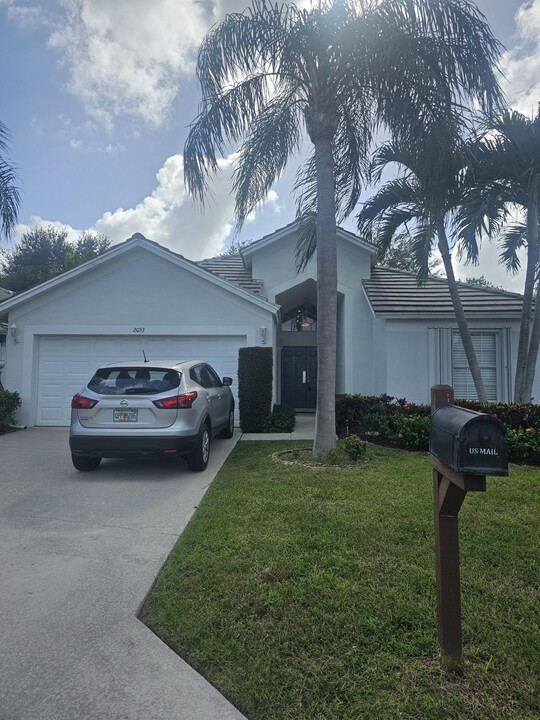 2053 Normandy Cir in West Palm Beach, FL - Building Photo