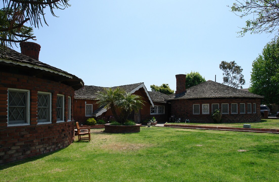 The Ponderosa Apartments in Huntington Beach, CA - Building Photo