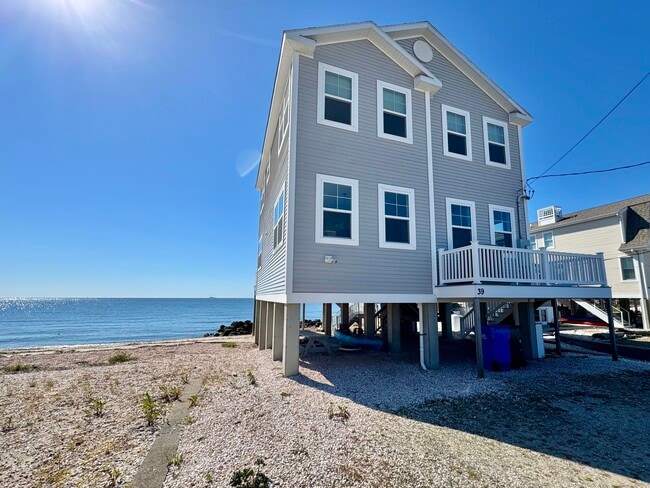 property at 39 Circle Beach Rd