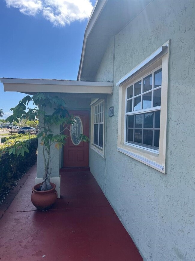 7740 NW 11th St in Pembroke Pines, FL - Building Photo - Building Photo