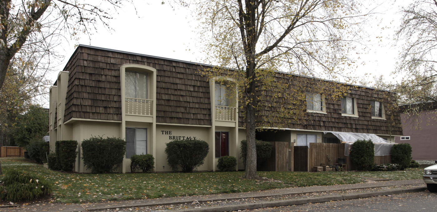 The Brittany in Beaverton, OR - Building Photo