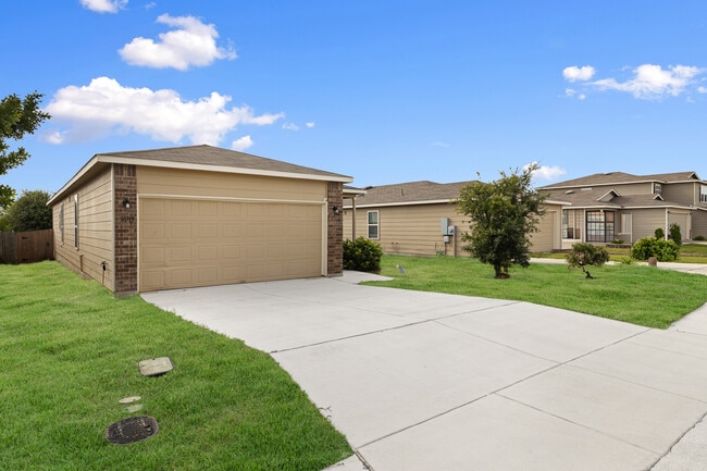 10719 Noble Canyon in San Antonio, TX - Building Photo - Building Photo