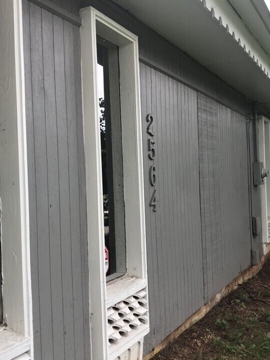 2564 W Phelps St in Springfield, MO - Building Photo