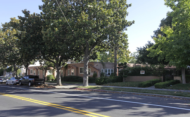 560 S 7th St in San Jose, CA - Foto de edificio - Building Photo