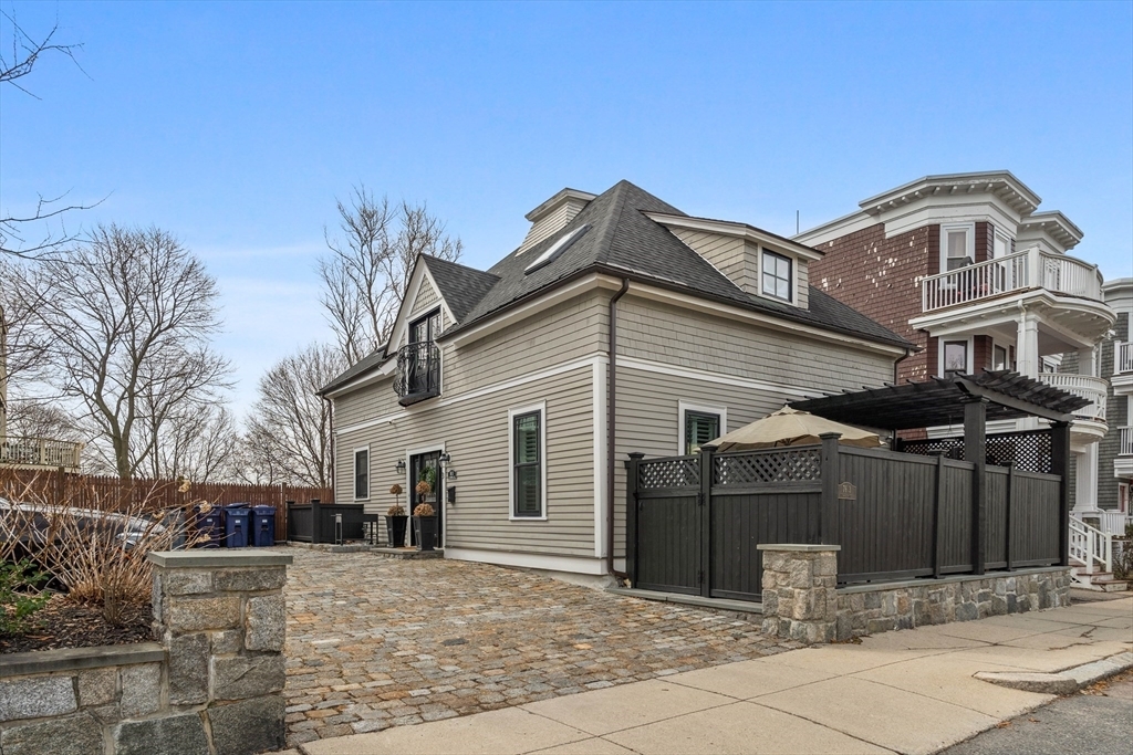 76 Downer Ave in Boston, MA - Building Photo