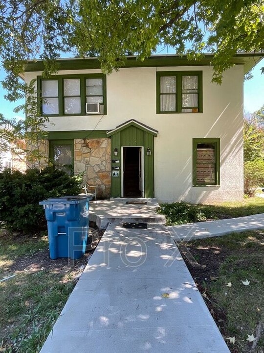 349 S Wood St in Neosho, MO - Building Photo