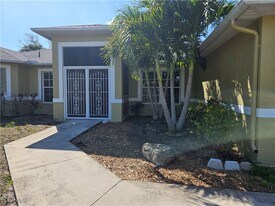713 Palmetto Ave in Lehigh Acres, FL - Building Photo