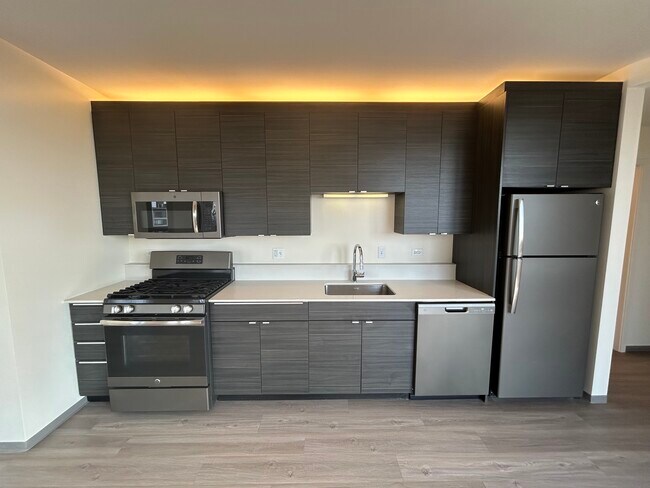 1877 N Milwaukee Ave, Unit 506 in Chicago, IL - Building Photo - Building Photo