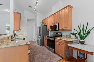 8409 SW 8th Pl in Gainesville, FL - Building Photo - Building Photo