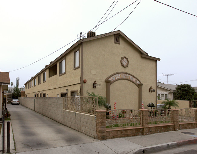 6530 Orchard Ave in Bell, CA - Foto de edificio - Building Photo