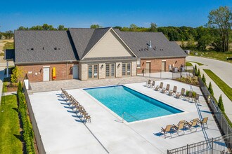 Mid-Town Park in Shelby Township, MI - Foto de edificio - Building Photo