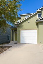 5007 Summit Wood in San Antonio, TX - Building Photo - Building Photo