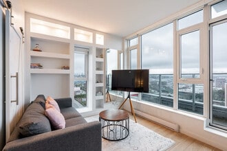 933 E Hastings St in Vancouver, BC - Building Photo - Building Photo