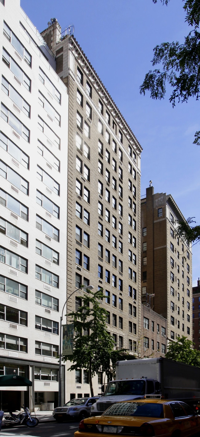 51-55 E 72nd St in New York, NY - Foto de edificio - Building Photo