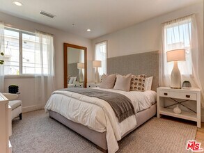 1522 Wellesley Ave in Los Angeles, CA - Building Photo - Building Photo