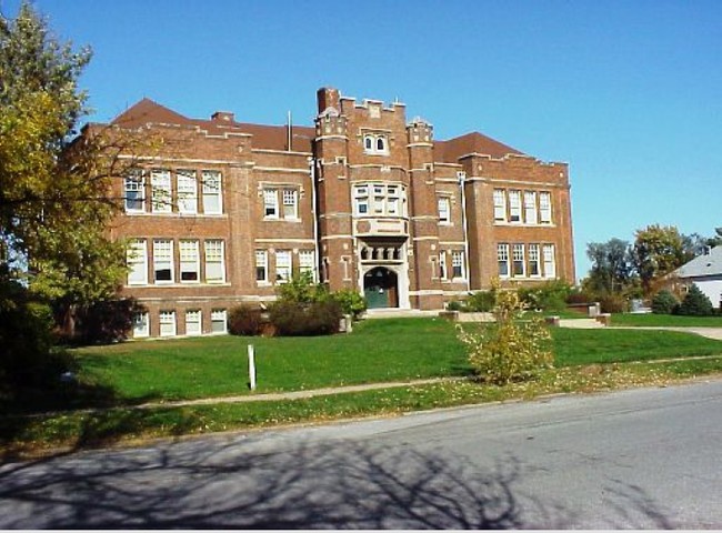 Vinton School Apartments in Omaha, NE - Building Photo - Building Photo