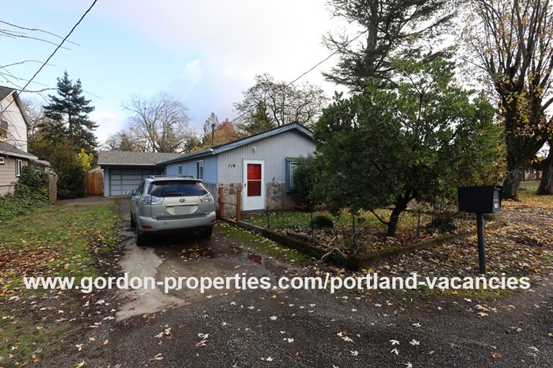 114 SE 127th Ave in Portland, OR - Building Photo