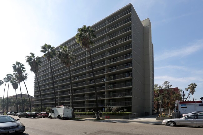 615 Manhattan in Los Angeles, CA - Building Photo - Building Photo