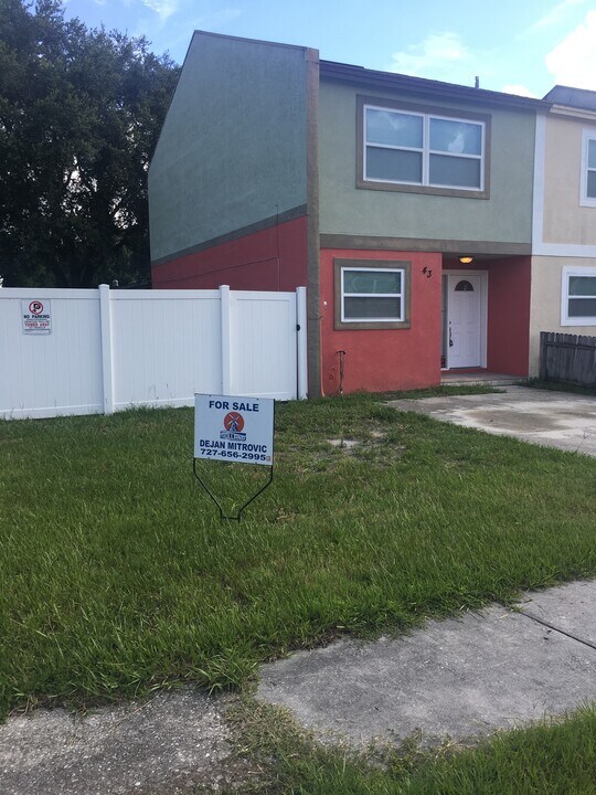 3001 S Pines Dr in Largo, FL - Building Photo