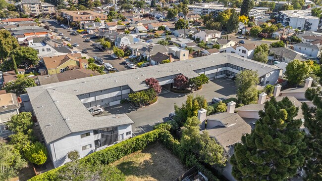 Buena Vista Gardens in San Leandro, CA - Foto de edificio - Building Photo