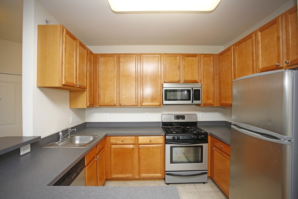 Camelot at Federal Hill Apartments in Perth Amboy, NJ