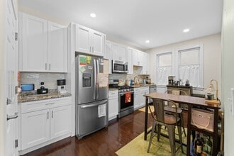 6 W Cottage St in Boston, MA - Building Photo - Building Photo