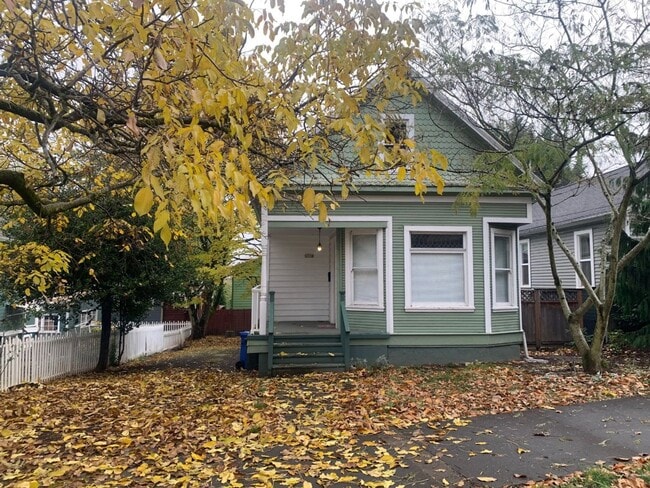 property at 3738 SE Milwaukie Ave