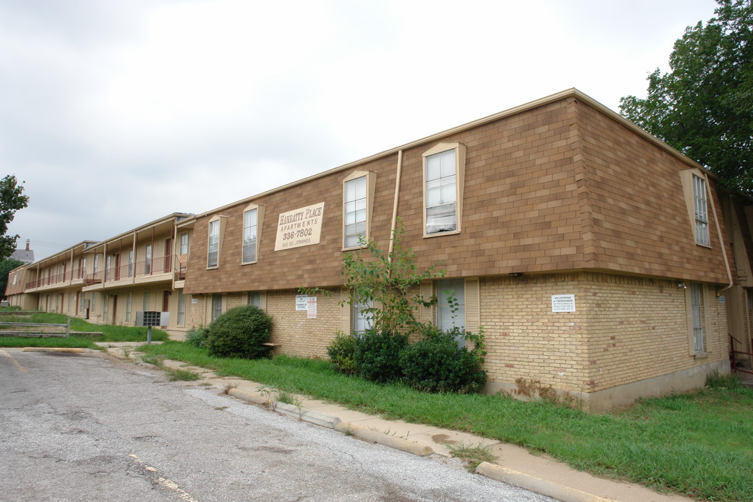 Hanratty Place in Fort Worth, TX - Building Photo