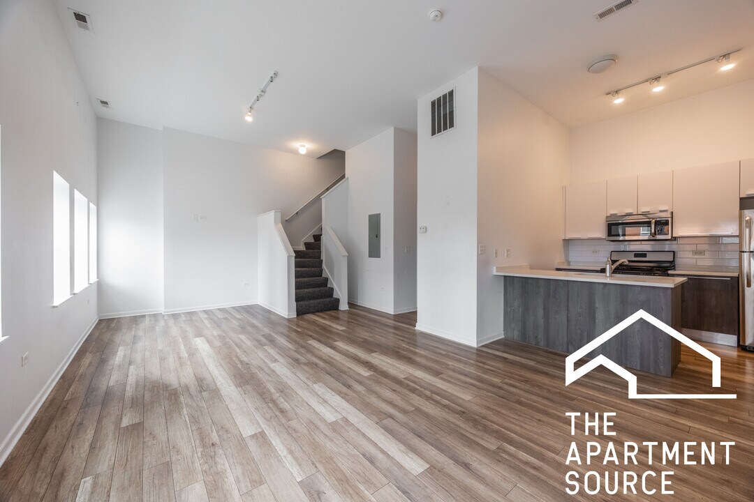 2700 W North Ave in Chicago, IL - Building Photo
