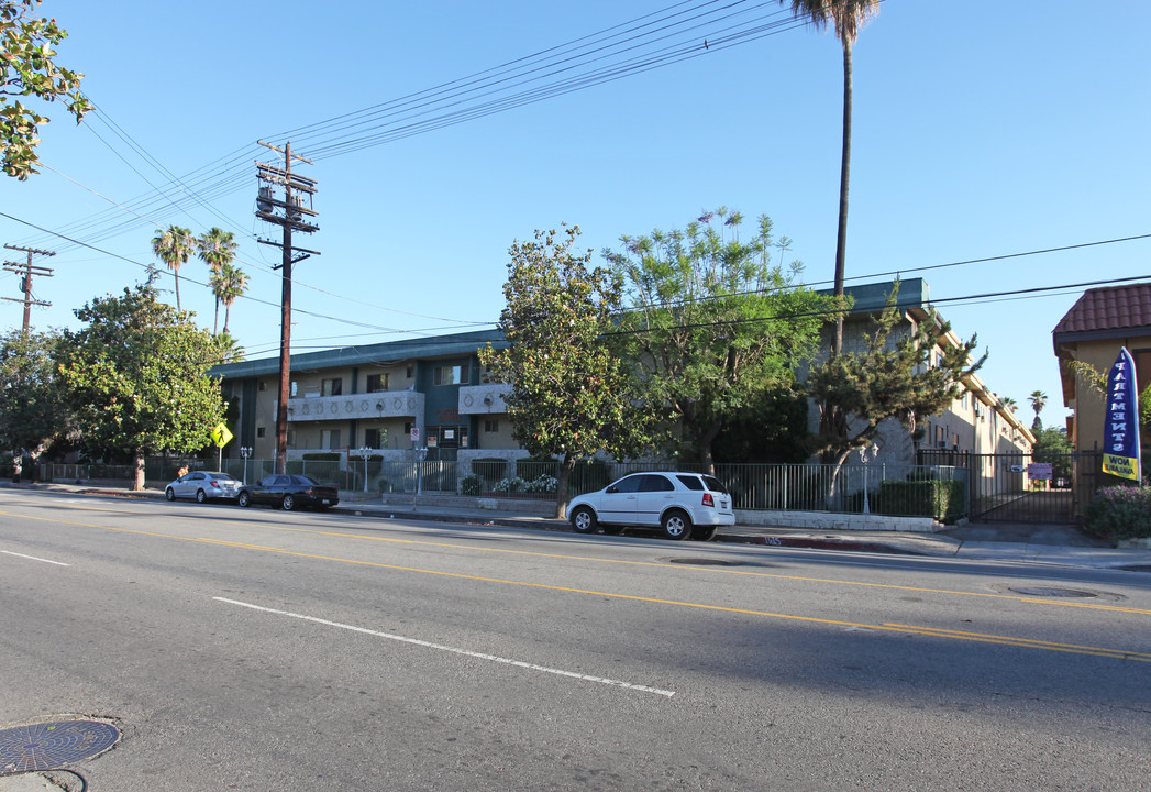 Portofino Gardens in Van Nuys, CA - Building Photo