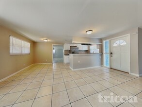 5811 Oxford Dr in Tampa, FL - Foto de edificio - Building Photo