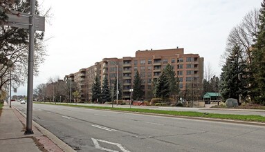 1200 Don Mills Rd in Toronto, ON - Building Photo - Building Photo