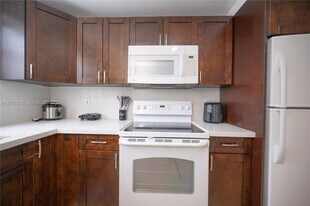 500 NE 26th St in Miami, FL - Building Photo