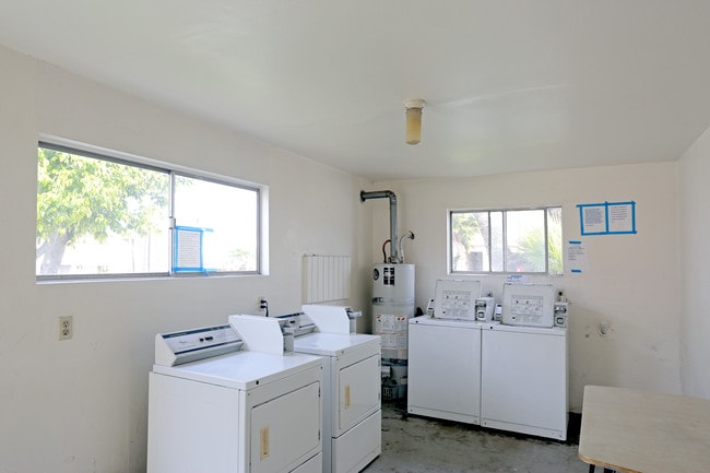 14946 Gagely Dr in La Mirada, CA - Building Photo - Interior Photo