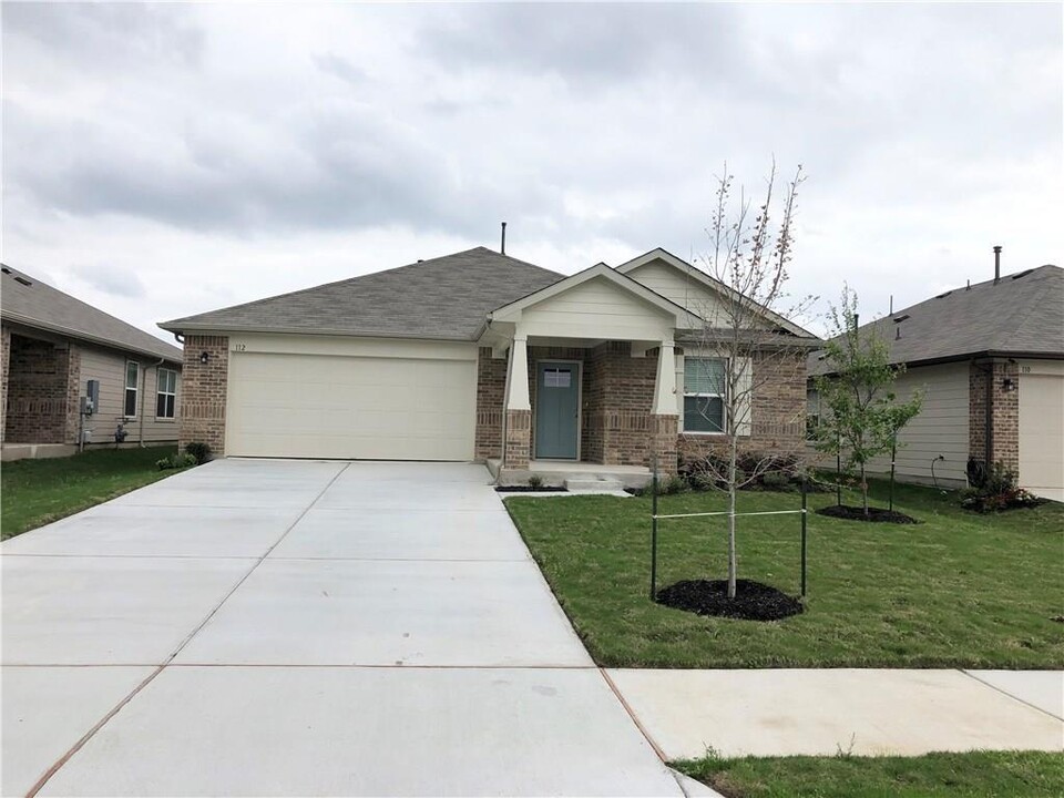 112 Craft St in Hutto, TX - Building Photo