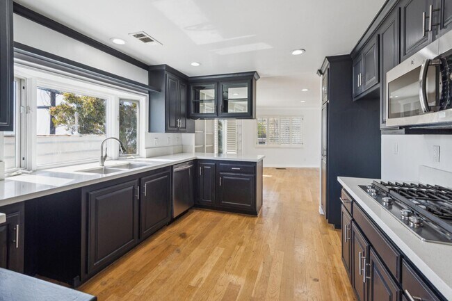 760 W Hamilton Ave in Los Angeles, CA - Building Photo - Building Photo