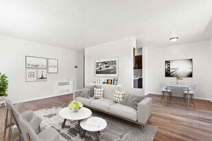 Bellaire Plaza in Denver, CO - Building Photo