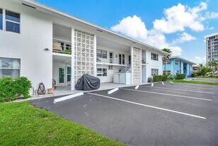 3208 Colony Club Rd in Pompano Beach, FL - Building Photo