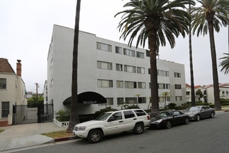 Palm Plaza Apartments in Beverly Hills, CA - Building Photo - Building Photo