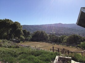 20675 View Oaks Way in San Jose, CA - Building Photo