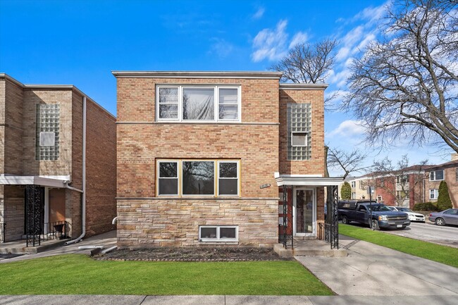 property at 7056 N Rockwell St