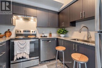 275 Larch St in Waterloo, ON - Building Photo - Building Photo