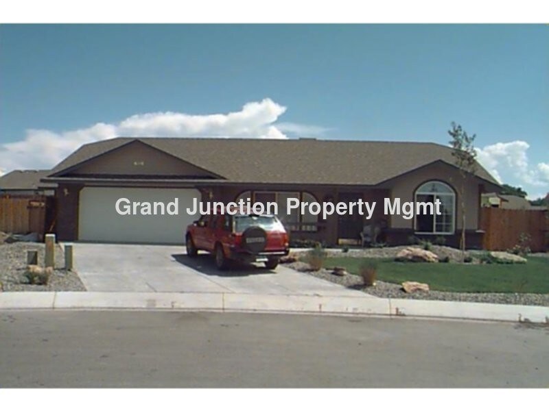 638 Clearwater Ct Photo