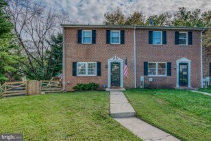 9909 Maidbrook Rd in Parkville, MD - Building Photo