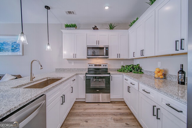 property at 15 Sandstone Dr