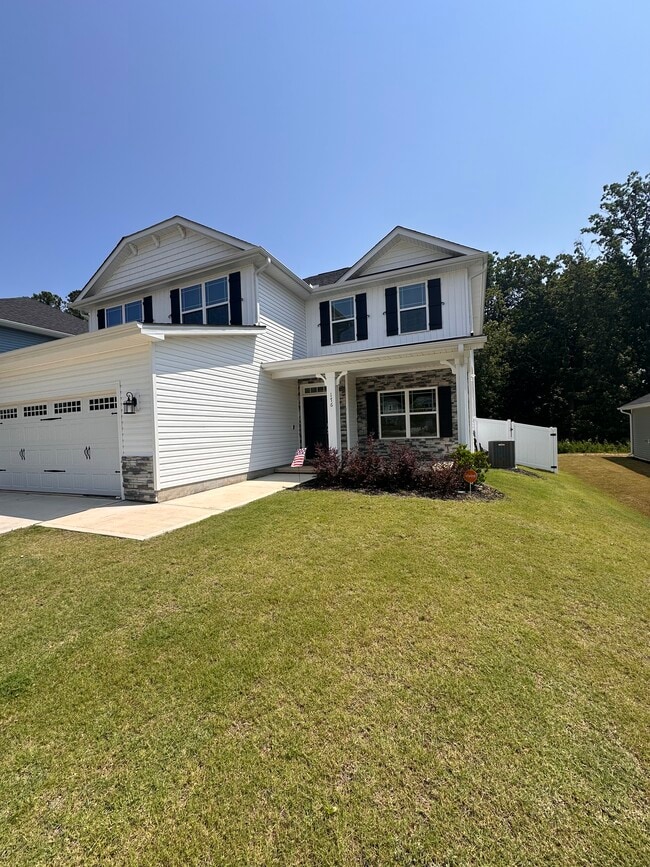 176 Southern Ests Dr in Sanford, NC - Foto de edificio - Building Photo