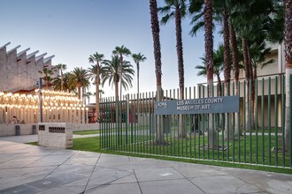 Park La Brea in Los Angeles, CA - Foto de edificio - Building Photo